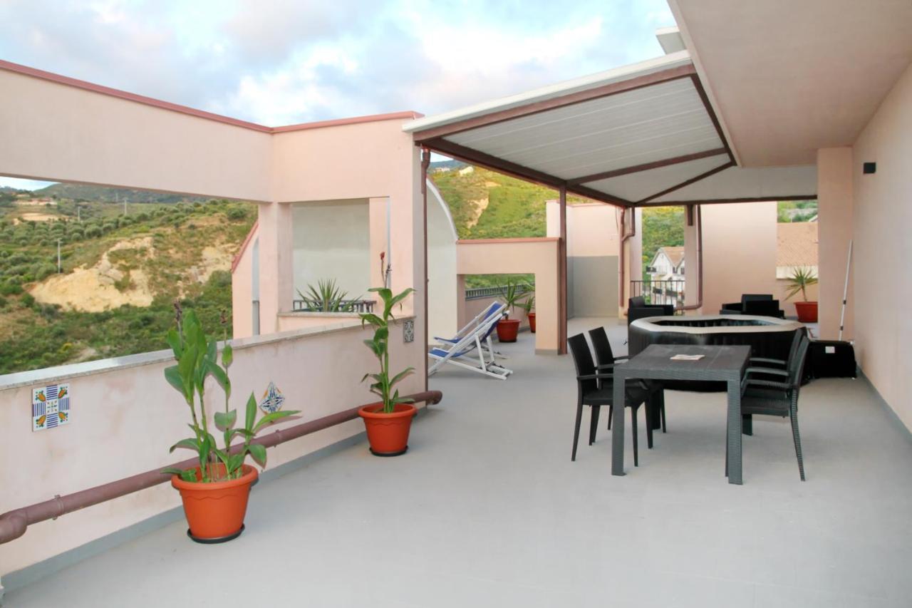 Attico Vista Mare Con Terrazza E Spa Riscaldata Santo Stefano di Camastra Exterior foto