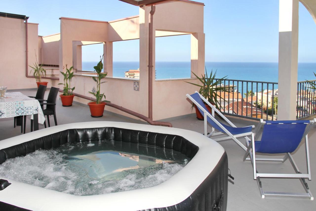 Attico Vista Mare Con Terrazza E Spa Riscaldata Santo Stefano di Camastra Exterior foto