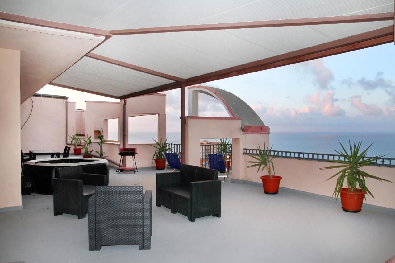 Attico Vista Mare Con Terrazza E Spa Riscaldata Santo Stefano di Camastra Exterior foto